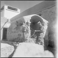 Opération dans le désert. [Description en cours]