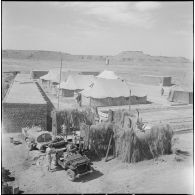 Campement militaire dans le désert. [Description en cours]