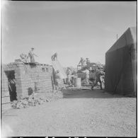 Campement militaire dans le désert. [Description en cours]