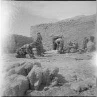 Campement militaire dans le désert. [Description en cours]