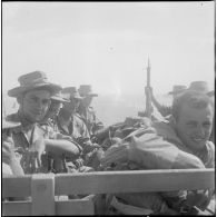 Campement militaire dans le désert. [Description en cours]