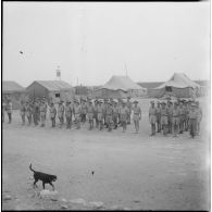 Campement militaire dans le désert. [Description en cours]