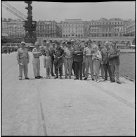 Accostage d'un paquebot dans le port d’Alger. [Description en cours]