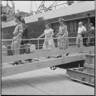 Accostage d'un paquebot dans le port d’Alger. [Description en cours]