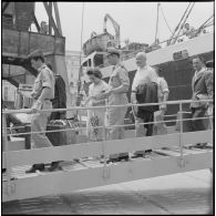 Accostage d'un paquebot dans le port d’Alger. [Description en cours]