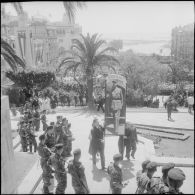 Défilé du général de Gaulle à Alger. [Description en cours]