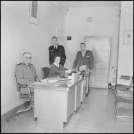 Alger. Etat-Major Interarmées (EMI). Des autorités à leurs bureaux.