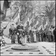 8 Mai. Fête de la Victoire. Les drapeaux au monument aux morts.