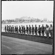 Bône. Championnats de France de cyclisme militaire. Vélodrome. Présentation des équipes.