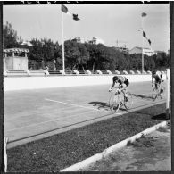 Bône. Championnats de France de cyclisme militaire. Epreuves de poursuite et de vitesse sur le vélodrome de Bône.