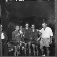 Bône. Championnats de France de cyclisme militaire. A l'arrivée Roland Lacombe le nouveau champion de France et le deuxième Henry Duez.