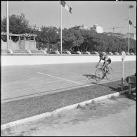Bône. Championnats de France de cyclisme militaire. Epreuves de poursuite et de vitesse sur le vélodrome de Bône.