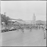 Bône. Championnats de France de cyclisme militaire. Le départ est donné.