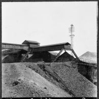 Mines du djebel Ouenza. Les installations de chargement de la gare.