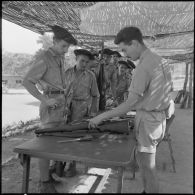 27e bataillon de chasseurs alpins (27e BCA). Revue d'armes à Iffigha.