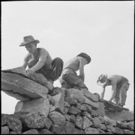 27e bataillon de chasseurs alpins (27e BCA). A  Achallane, le poste est en construction.