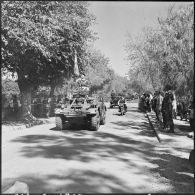 Redjas. La Saint-Michel, fête des Parachutistes, au 1er RHP (régiment des hussards parachutistes). Défilé.