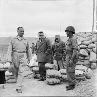 Visite de Marc Jacquet, secrétaire d'Etat chargé des relations avec les Etats associés, à Diên Biên Phu.