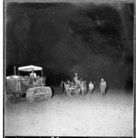 La protection militaire dans les environs de Bordj Menaïel pour les labours de nuit.