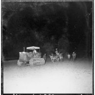 La protection militaire dans les environs de Bordj Menaïel pour les labours de nuit.