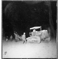 La protection militaire dans les environs de Bordj Menaïel pour les labours de nuit.