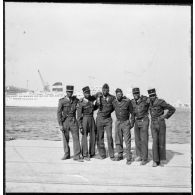 Algérie. 3 sergents originaires du Sénégal, 3 sergents originaires du Soudan et 1 maréchal des logis (MDL) originaire du Soudan.