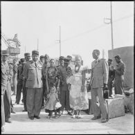 Algérie. Un groupe d'officiers avec leur famille.