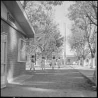 Rouïba. Stage de perfectionnement EMSI (équipe médico-sociale itinérante). Cour intérieure et logement.
