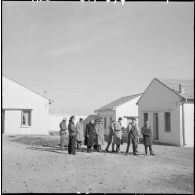 Voyage d'information de l'Institut des hautes études de la Défense nationale (IHEDN). Visite d'Aïn Bessem.