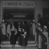 Gala à l'opéra d'Alger, au profit du mouvement de solidarité féminine. Nafissa Sid Cara, le général et madame Crépin.