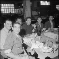 Alger. Service Auto au groupement de la gendarmerie. Fête de la Saint-Eloi. Repas.