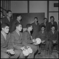 Chorale d'un centre de formation de la jeunesse algérienne (CFJA). L'ensemble rythmique.