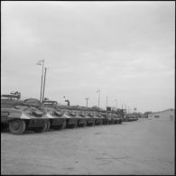 Rouïba. Etablissement régional du matériel (ERM). Véhicules en instance d'être livrés aux unités.