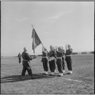 Barika. Prise de commandement au 7ème régiment de Tirailleurs (RT). C'est avec une grande émotion que le colonel Chevallier quitte le 7e RT.