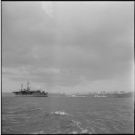 Mers el-Kébir. Le porte-avions "La Fayette" (R96).