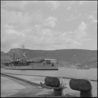 Mers el-Kébir. L'accostage du porte-avions "La Fayette" (R96).