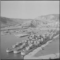 Mers el-Kébir. Les escorteurs d'escadre dans le port.