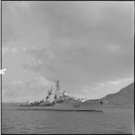 L'escorteur d'escadre "Duperré" (D633) devant Oran.