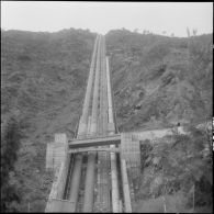 Usine hydroélectrique de Darguinah. Les conduites forcées.