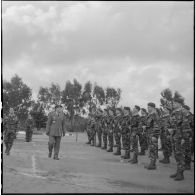 Beni-Messous. Camp Basset. Revue des troupes par le général Gracieux et le commandant Forhan.