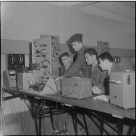 Air de France. Ecole militaire annexe des Transmissions d'Afrique du Nord (EMAT/AFN). Cours de dépannage radio.