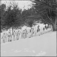 Tikjda. 22e bataillon de chasseurs alpins (BCA). La patrouille au repos.