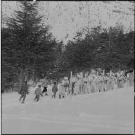 Tikjda. 22e bataillon de chasseurs alpins (BCA). La patrouille au repos.