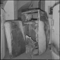 Alger. Action sociale des forces armées (Asfa). Vieux réfrigérateur.