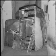 Alger. Action sociale des forces armées (Asfa). Vieux réfrigérateur.