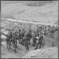 Cherchell. Formation des élèves officiers de réserve (EOR). Cours sur le terrain.