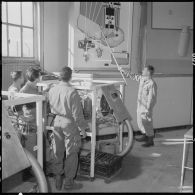 Camp de l'Alma. Centre d'instruction du service du matériel n°3 (CISM 3). Salle des moteurs Diesel.