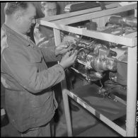 Camp de l'Alma. Centre d'instruction du service du matériel n°3 (CISM 3). Salle des moteurs Diesel.