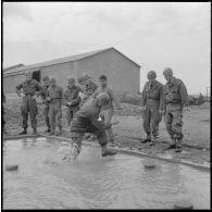 Camp de l'Alma. Centre d'instruction du service du matériel n°3 (CISM 3). Différentes phases du parcours du combattant.