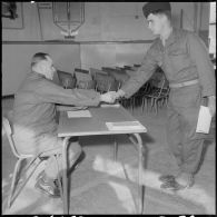 Camp de l'Alma. Centre d'instruction du service du matériel n°3 (CISM 3). Remise de diplôme à la suite des examens de fin de stage.